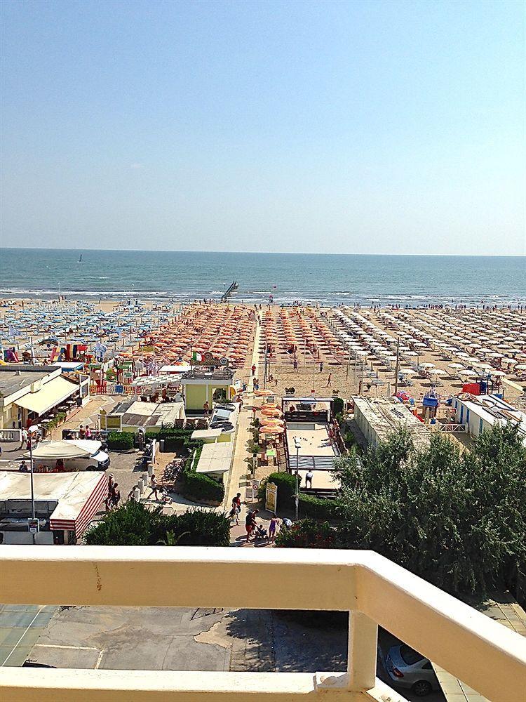 Hotel Carlton Beach Rimini Exterior foto