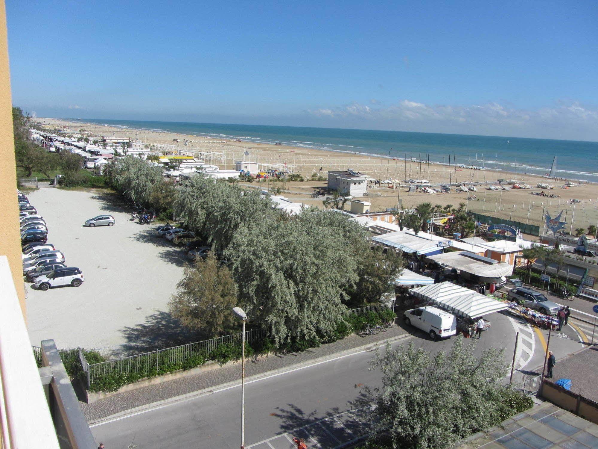 Hotel Carlton Beach Rimini Exterior foto